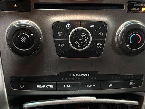 Used 2015 Ford Explorer XLT AWD/4WD image 28