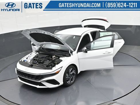 Used 2025 Hyundai Elantra Sport image 48