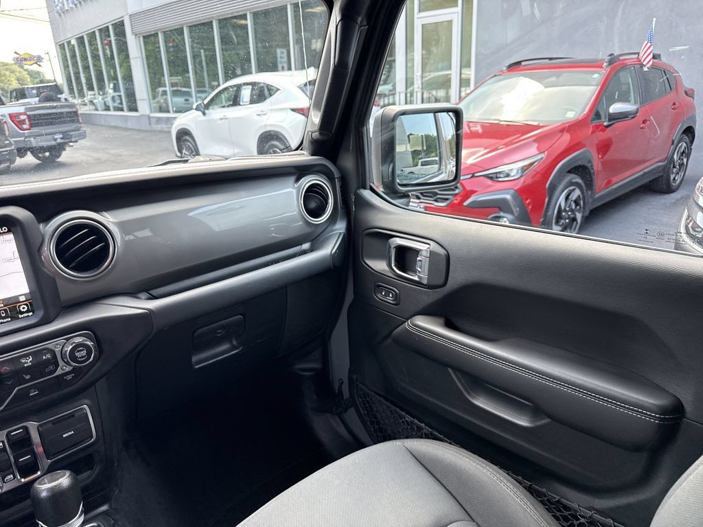 Used 2021 Jeep Wrangler Unlimited Sahara AWD/4WD image 17