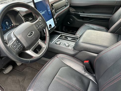 Used 2023 Ford Expedition Limited image 10