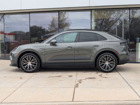 New 2026 Porsche Macan 4 Electric AWD/4WD image 2