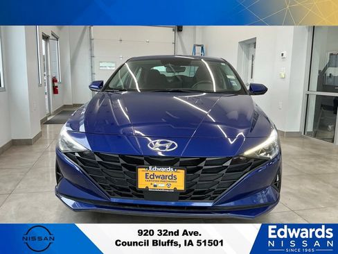 Used 2023 Hyundai Elantra SEL w/ Convenience Package FWD image 3