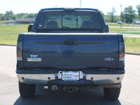 Used 2005 Ford F250 Lariat AWD/4WD image 3