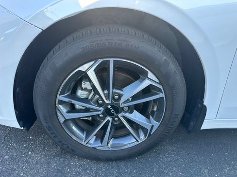 Certified 2024 Kia Forte LXS w/ LXS Technology Package FWD image 4