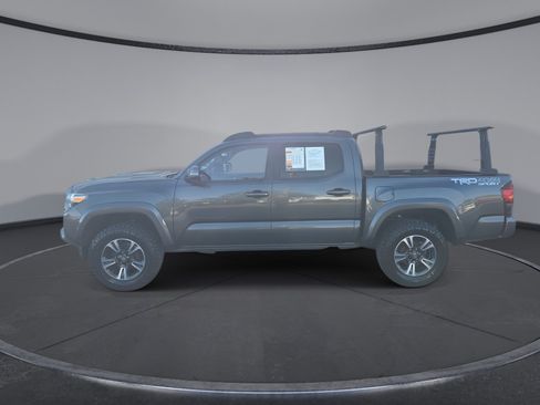 Used 2018 Toyota Tacoma TRD Sport w/ Technology Package AWD/4WD image 5