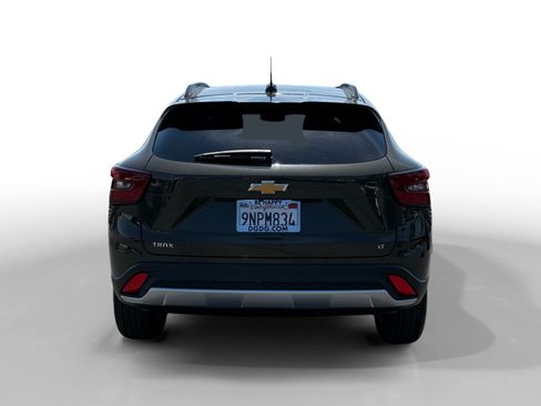 Used 2024 Chevrolet Trax LT w/ Driver Confidence Package FWD image 4