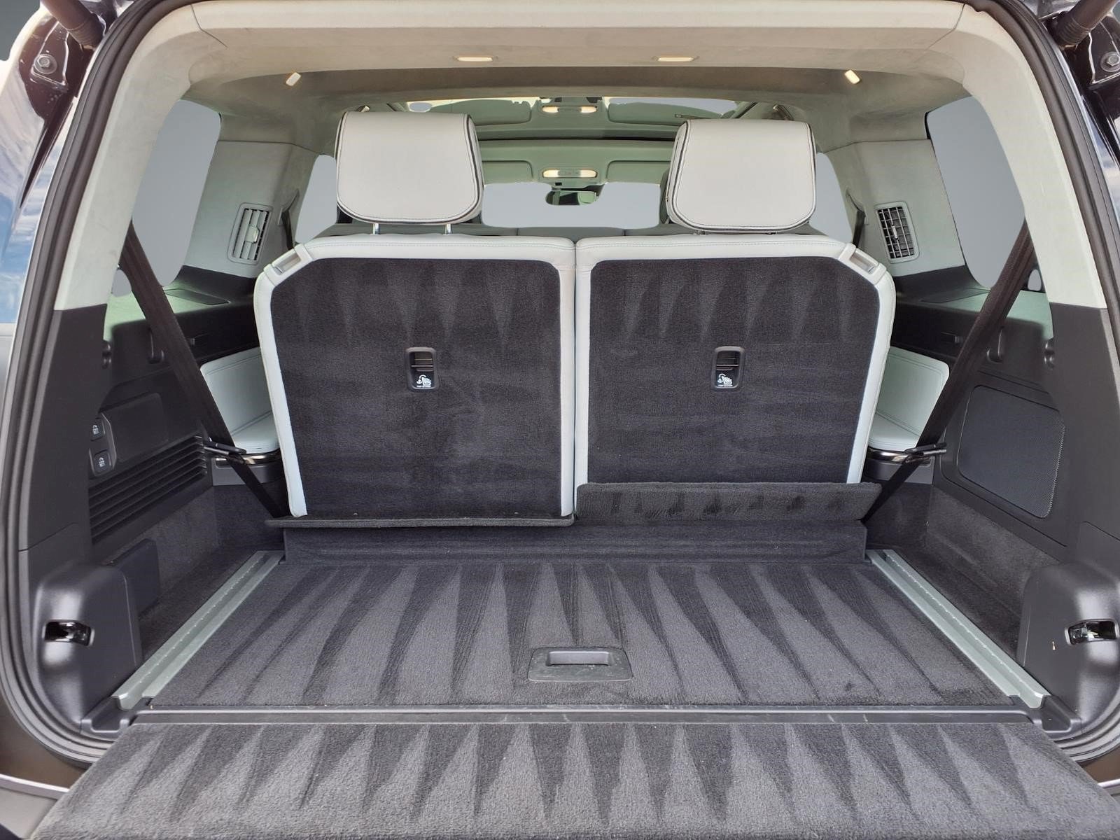 Used 2023 Rivian R1S Launch Edition Quad AWD/4WD image 13