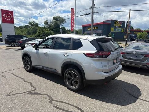 Used 2024 Nissan Rogue SV w/ SV Premium Package AWD/4WD image 7