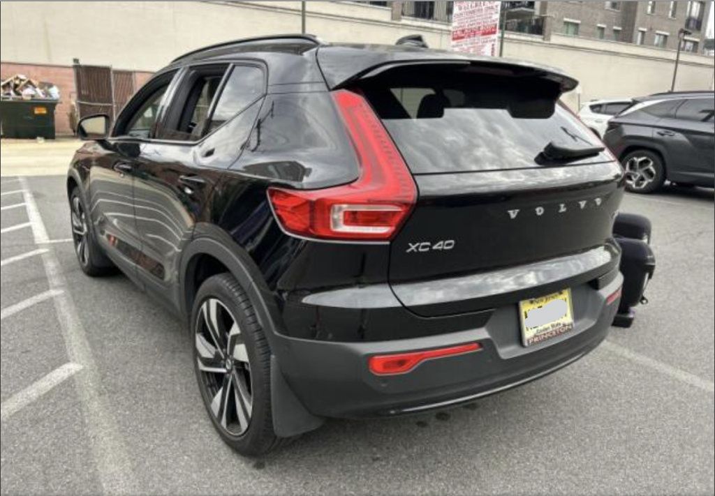 Used 2023 Volvo XC40 B5 Plus w/ Protection Package Premier AWD/4WD image 13