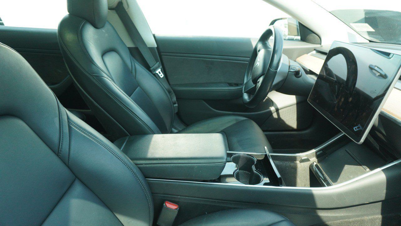 Used 2018 Tesla Model 3 Mid Range RWD image 9