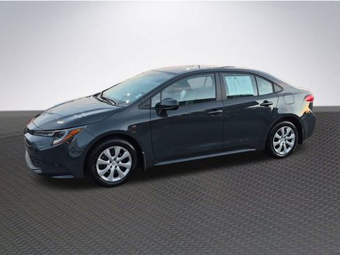 Used 2026 Toyota Corolla LE image 2