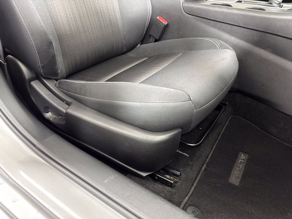Used 2025 Nissan Altima 2.5 SV FWD image 7