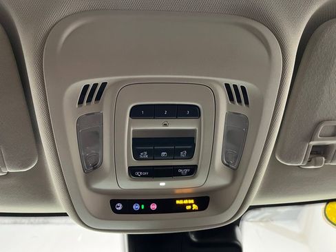 Used 2022 Buick Envision Avenir w/ Technology Package II AWD/4WD image 9