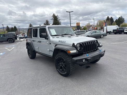 Used 2023 Jeep Wrangler Unlimited w/ Cold Weather Group AWD/4WD image 3