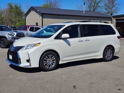 Used 2019 Toyota Sienna XLE w/ XLE Navigation Package