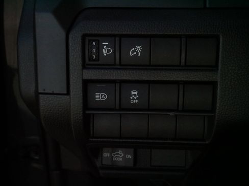 Certified 2024 Toyota Tacoma SR image 28