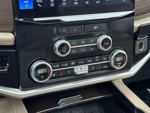 Used 2023 Ford Expedition Limited RWD image 23