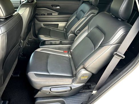 Used 2024 Nissan Pathfinder SL w/ SL Premium Package FWD image 25