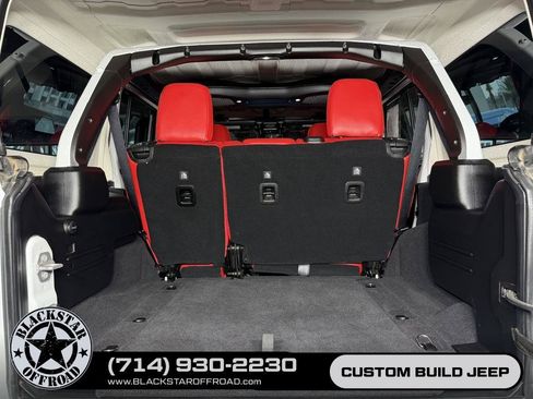 Used 2025 Jeep Wrangler Unlimited Rubicon AWD/4WD image 30