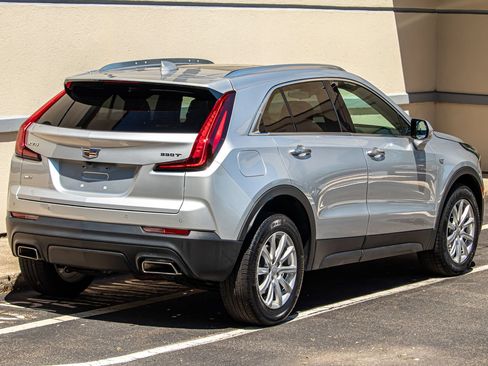 Used 2021 Cadillac XT4 Luxury w/ Cold Weather Package AWD/4WD image 9