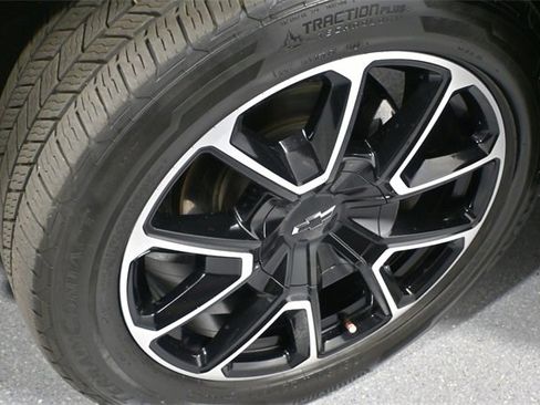 Certified 2022 Chevrolet Suburban RST w/ Sport Performance Package image 10