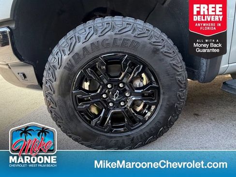 Used 2025 Chevrolet Silverado 1500 ZR2 w/ Technology Package AWD/4WD image 1