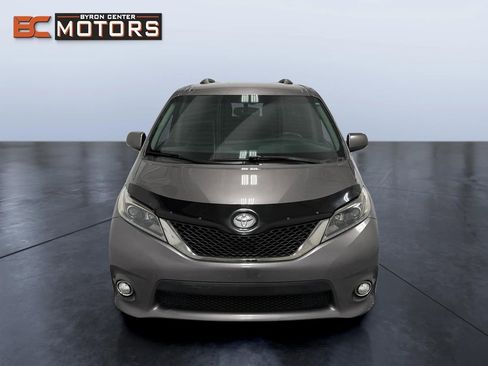 Used 2017 Toyota Sienna SE FWD image 8