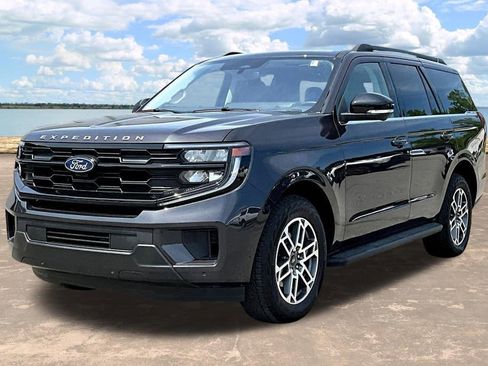 Used 2025 Ford Expedition Active AWD/4WD image 4