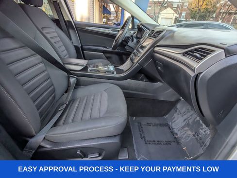 Used 2017 Ford Fusion SE w/ Fusion SE Technology Package image 18
