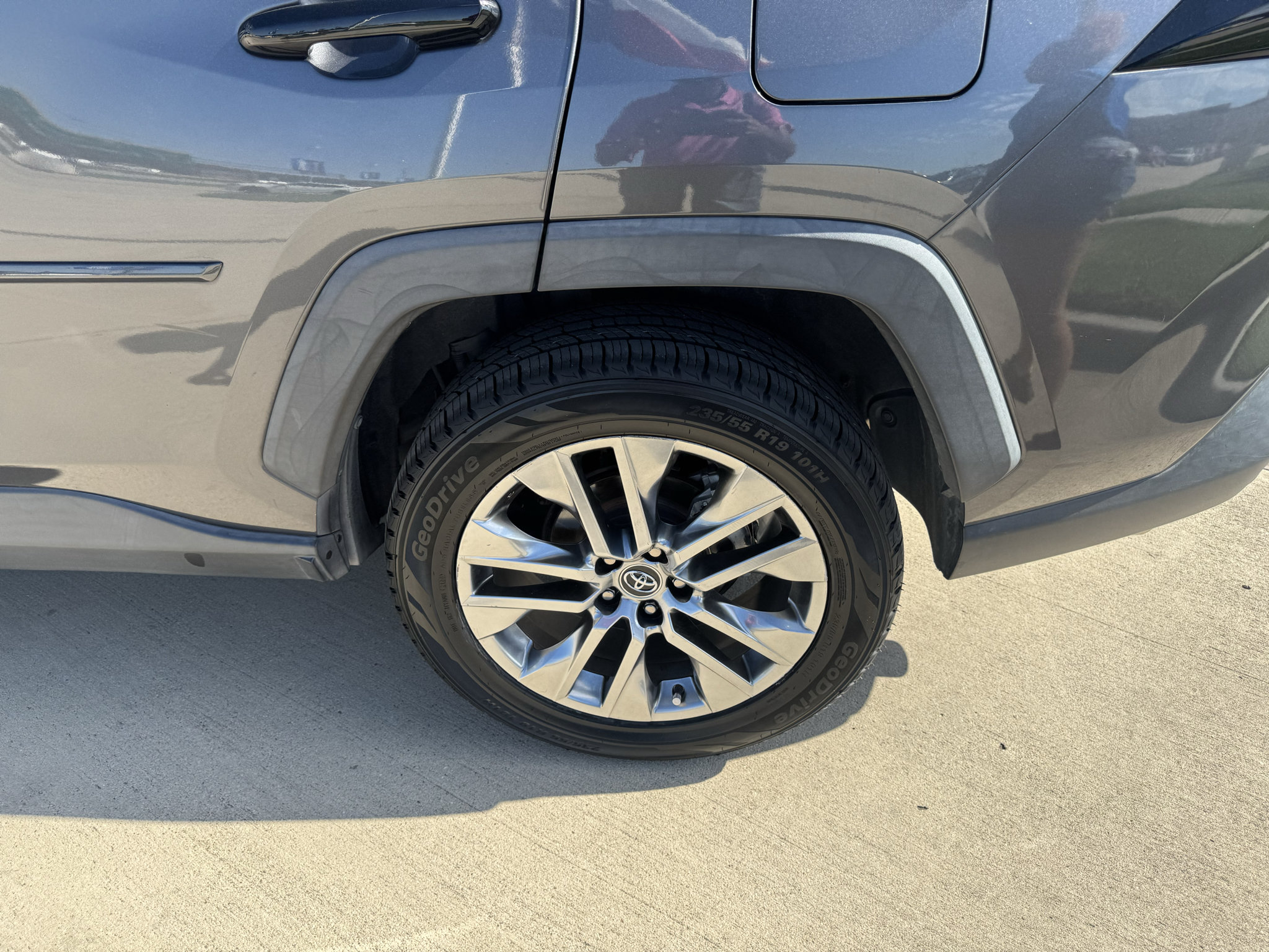 Used 2020 Toyota RAV4 XLE Premium AWD/4WD image 35
