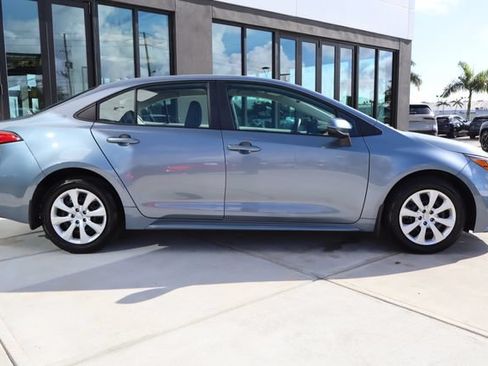 Used 2025 Toyota Corolla LE FWD image 2