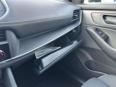 Used 2025 Nissan Rogue S image 18