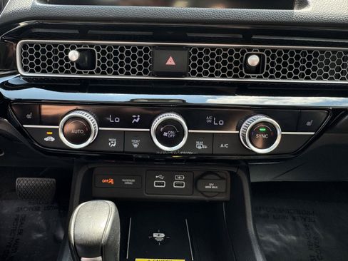 Used 2022 Honda Civic Touring image 25