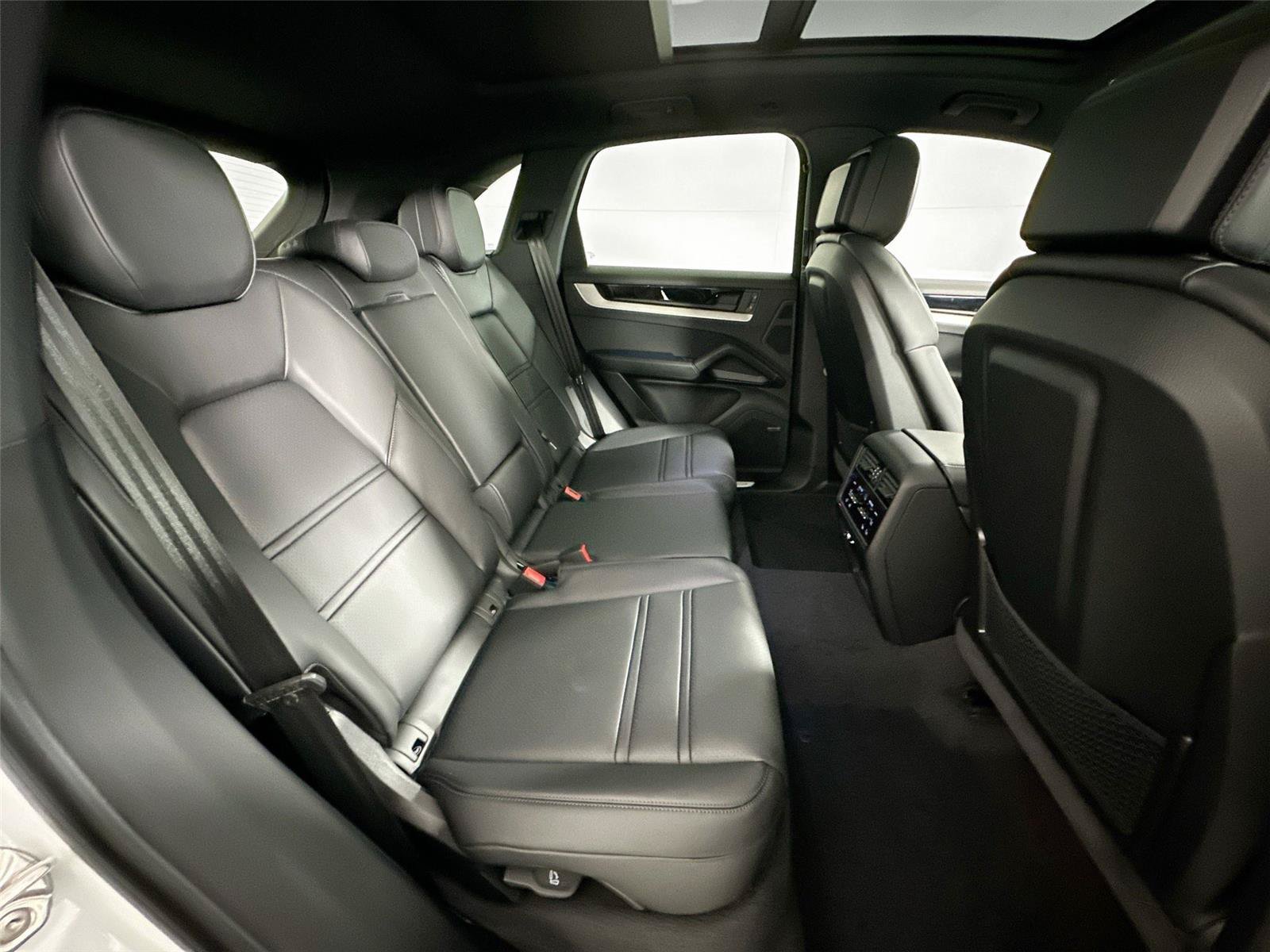 Certified 2026 Porsche Cayenne AWD/4WD image 26