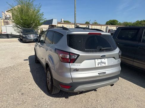 Used 2018 Ford Escape SE image 10