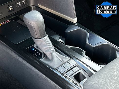 Used 2025 Toyota Camry SE image 21
