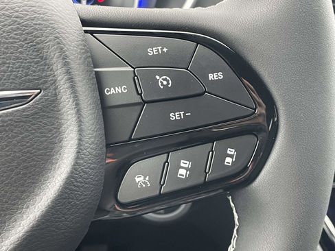 New 2026 Chrysler Pacifica Select image 10