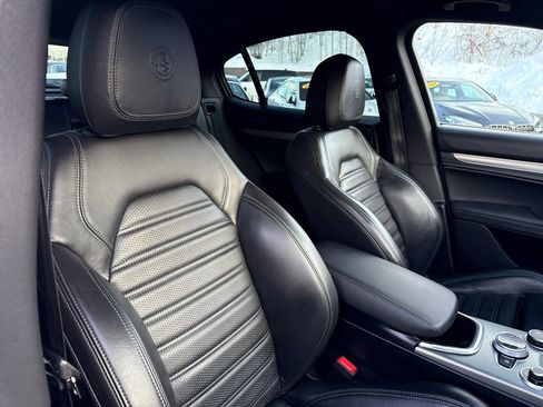 Used 2022 Alfa Romeo Stelvio Veloce image 39