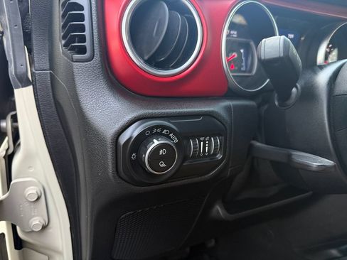 Used 2020 Jeep Gladiator Rubicon AWD/4WD image 24