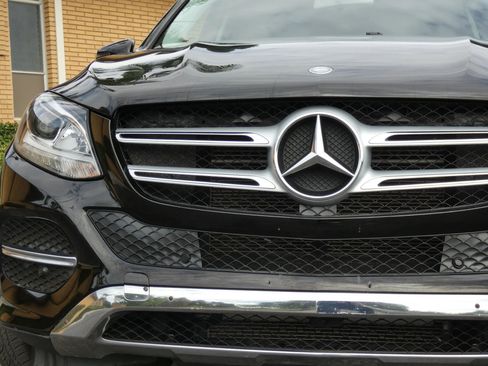 Used 2016 Mercedes-Benz GLE 350 w/ Premium Package image 19
