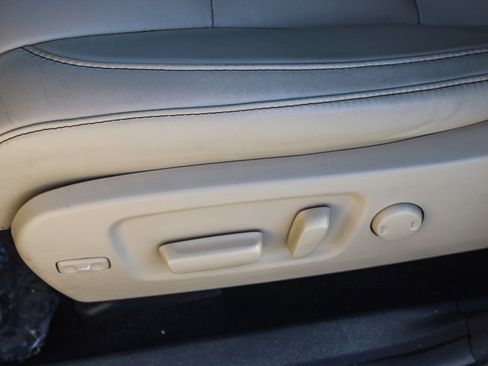 Used 2017 Toyota Highlander XLE w/ Carpet Mat Package FWD image 22