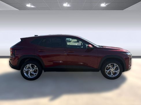 Used 2024 Chevrolet Trax LS w/ LS Convenience Package FWD image 8