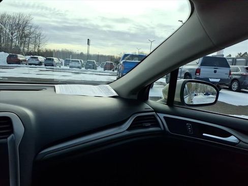 Used 2019 Ford Fusion SE image 20