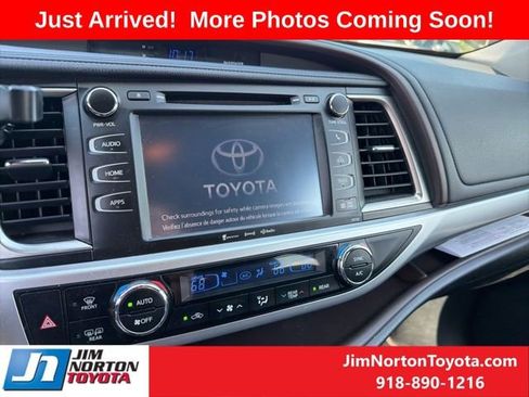 Used 2016 Toyota Highlander XLE FWD image 13