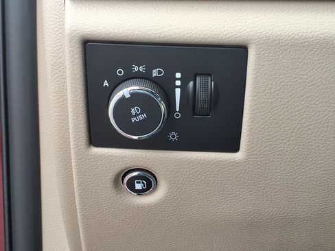 Used 2020 Jeep Grand Cherokee Limited image 12