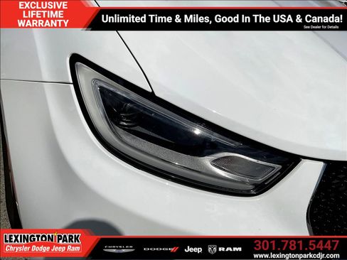 Used 2024 Chrysler Pacifica Touring-L FWD image 31