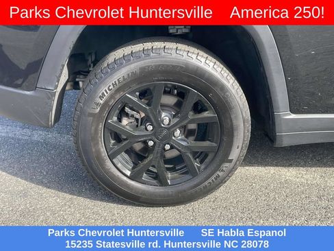 Used 2025 Jeep Grand Cherokee Altitude AWD/4WD image 12
