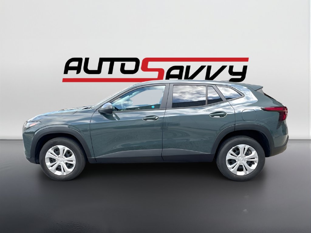 Used 2025 Chevrolet Trax LS FWD image 4