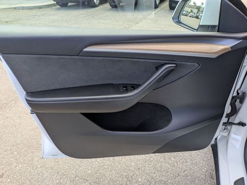 Used 2023 Tesla Model Y Long Range image 10