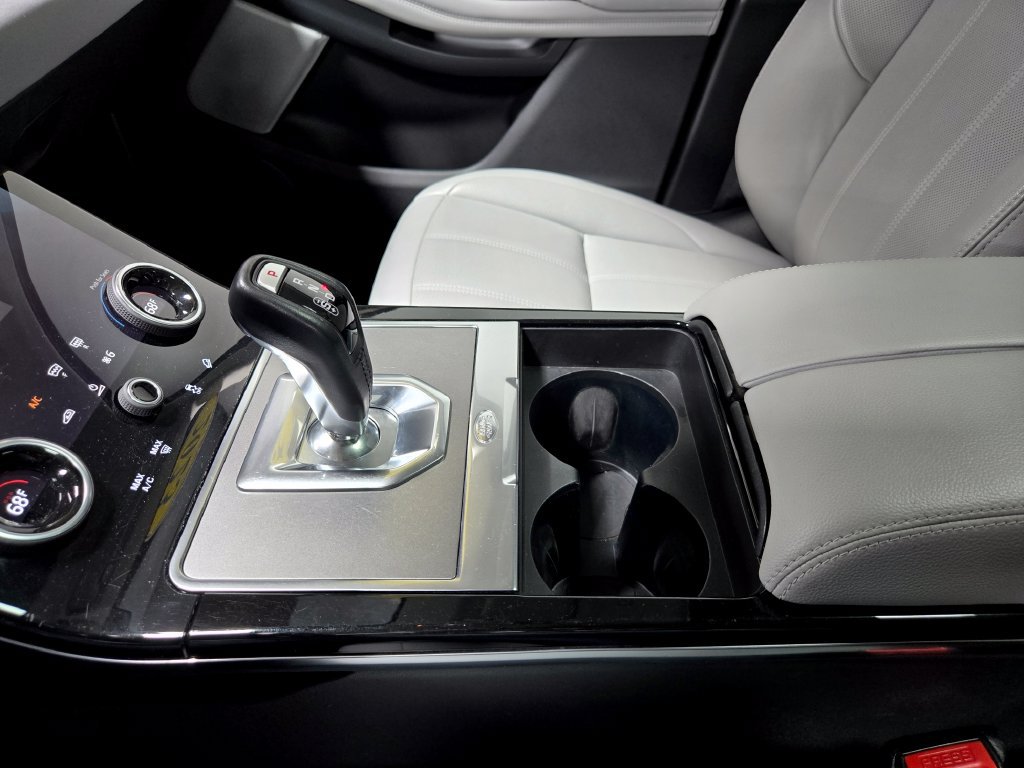 Used 2023 Land Rover Range Rover Evoque SE AWD/4WD image 29
